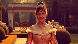 Holy cow! Granny Carmen Claus sucks cock for Christmas!