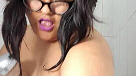 Live shower show with curvy BBW flaunting huge boobs online