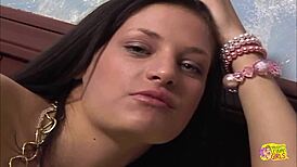 Kissing leads to a session between two brunettes