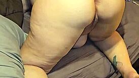 boldly playing with pregnant milf's big ass