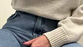 Quick orgasm in doctor's office 😏