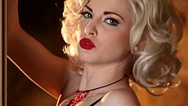 I can’t get over Carissa White posing hot in lingerie!