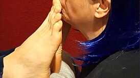 she loves to suck on my toes in this fetish feet sucking session