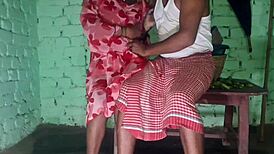 एलिजा इवांस दूसरे आदमी के हसबैंड के लिए टाँगें फैलाना पसंद करती है, होममेड पीओवी क्रीमपाई में