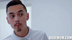 स्टेपमॉम्स बोल्ड हेलोवीन सेडक्शन