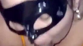 Dou um boquete no meu corno enquanto descrevo
