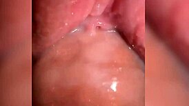 follando un coño jugoso lleno de leche