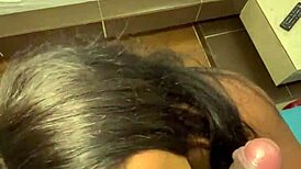 colombiana orders delivery and pays with hot action