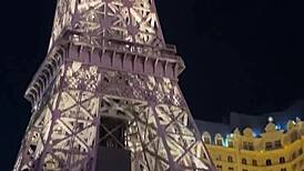 I show my sexy african kenyan milf tits on webcam, fingering that tight ass