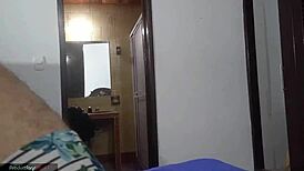 Con cabaña sola y excitados empezamos a tocarnos mi hermanastra y yo hasta terminar follando!