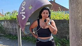 Depois De Levar Leitinho Na Bucetinha Ela Tomou Banho Peladinha No Quintal Para Os Vizinhos Verem