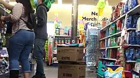 Milf with Phat Ass in Hidden Candid