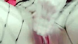 branquinha is masturbating right now, watch her fingers move