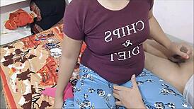 परफेक्ट बॉडी टीन 18+ गर्लफ्रेंड को बॉयफ्रेंड द्वारा कॉलेज रोमांस में चूत जोर से चोदी