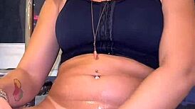 check out that big ass twerking in the bathtub! 😍💦