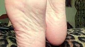 Foot Goddess Mymistressk Hypnotizes Subs with Barefoot Tricks