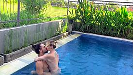 i love eating her pussy while in the pool