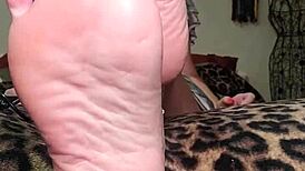 Foot Goddess Mymistressk Hypnotizes Subs with Barefoot Tricks