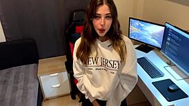 दोस्त के स्टेपडैड ने सिनेमा की जगह चुदाई के लिए मनाया 46 साल के चाचा से