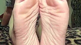 Foot Goddess Mymistressk Hypnotizes Subs with Barefoot Tricks