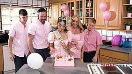 पागल 18वां बर्थडे ऑर्गी वेंडी रेन और फैमिली के साथ!