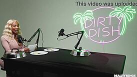 Dirty Dish Kelsi Monroe Facial