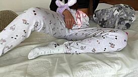 Bored teen masturbates with toys at home, surprisingly hot.