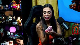 Latina Didy Reis Flashes Tits Publicly!