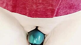 मेच्योर मॉम की चूत गीली फ्लैश में खुलती है, वो उकसाती है!