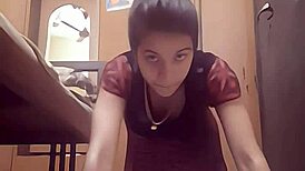 देसि क्रिम्पाई रानी ग्रुप वर्कआउट में चुदाई और डबल ऐनल