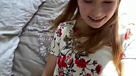 i cant believe this cutie fingerin her pussy and squirting juices everywhere