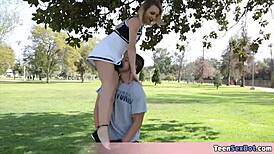 स्किनी चीरलीडर स्टीपसिस कार्मन आज स्टीपब्रो से मिलने की प्लान करती है