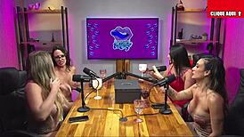 Morena Safada, are you licking your friends' pussies?