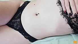 मसाज के दौरान पैर चाटना और चूचियां दबाना