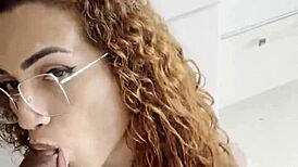 cheguei do trabalho cheio de tesao e fodi minha mulher na cozinha