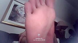 look at these barefeet flexing close-up for your foot fetish