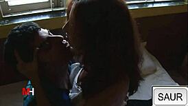 उर्मिला चावला इस अनकट सेक्स में कौन है?