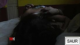 उर्मिला चावला इस अनकट सेक्स में कौन है?