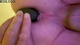un amateur se fait sodomiser avec un plug anal, tu veux voir?