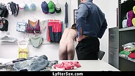 Teen agrees to mall officer when threatened - lyftersex