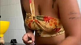 Exhibitionist flashes big pussy on live stream