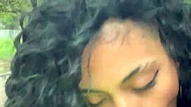 Tomando Leche En Un Parque Público De Día En Buenos Aires