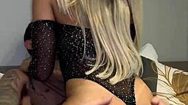 loira rabuda gives pussy tea to tattooed skinny