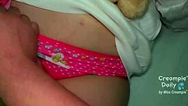 สาววัยทีนโดนแตกใน missionary creampie