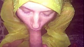 Horny 18-19 girlfriend offers kinky blowjob in shower for facial 😏