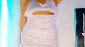 I love watching this live stream of skinny ass shaking in hot dance that gets me so excited