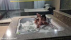 Novinha da favela sentando firme no pau grande