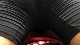 me follo a mis dos alumnas en la sala de clases hasta correrme dentro de sus enormes tetas