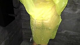 Horny 18-19 girlfriend offers kinky blowjob in shower for facial 😏