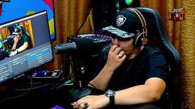 Geisy Dk shows her beautiful back tattoo and asks Ruan to put her on all fours in outdoor public interview.